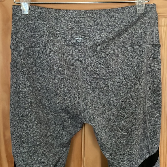 Women’s Yoga Leggings with Side Pocket and Tummy Control-Medium - Picture 6 of 8